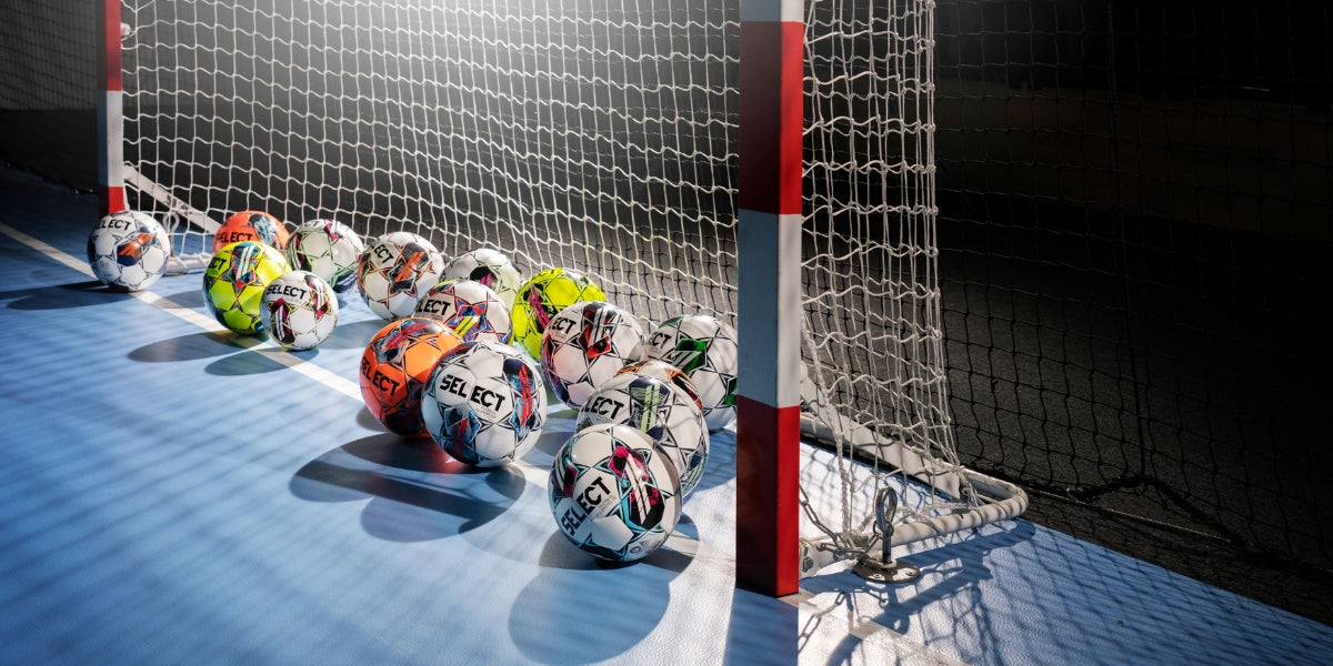 Ballon Football blanc Brillant Super Select compétition et match FIFA -  FutsalStore