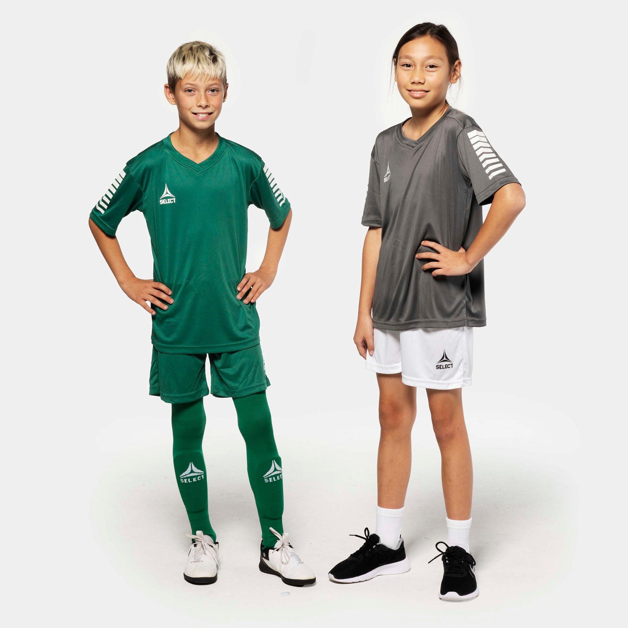 Green short sleeve sports jersey with white stripes and Select brand logo on a white background. Product name is Pisa short sleeve jersey #color_ #color_green #color_green